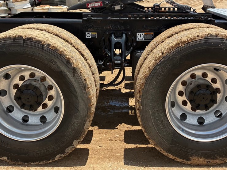 2019-peterbilt-579-image-15