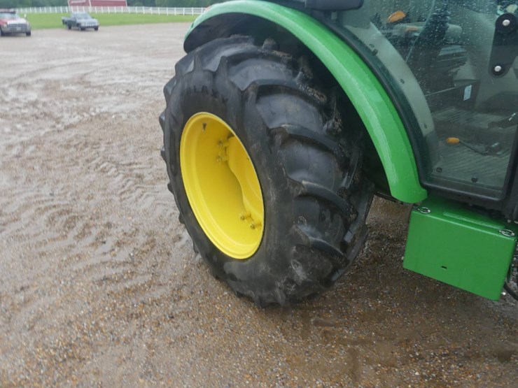 2021-john-deere-5075e-image-11