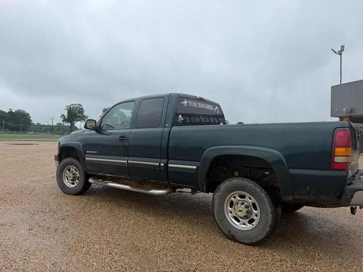 2002-chevrolet-silverado-2500hd-image-4