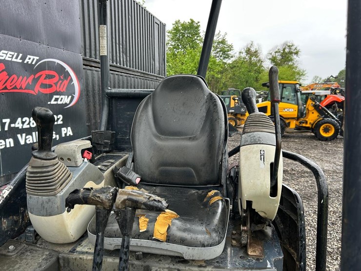 deere-27d-image-18