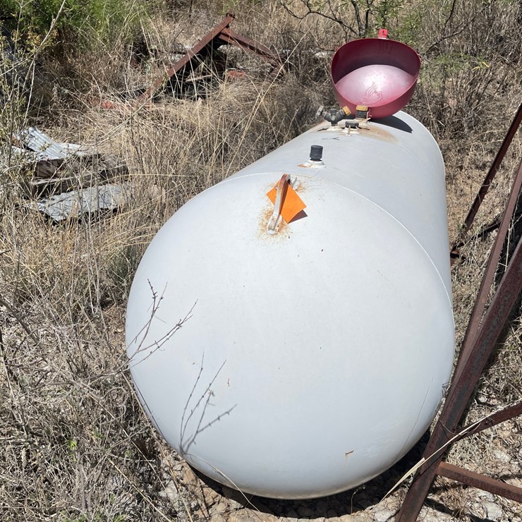 #1060 • Propane Tank