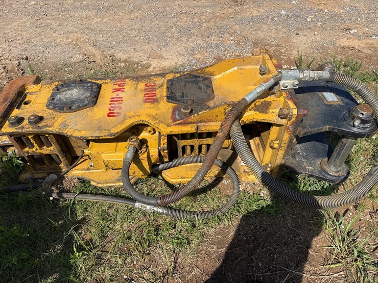 caterpillar-320-image-3