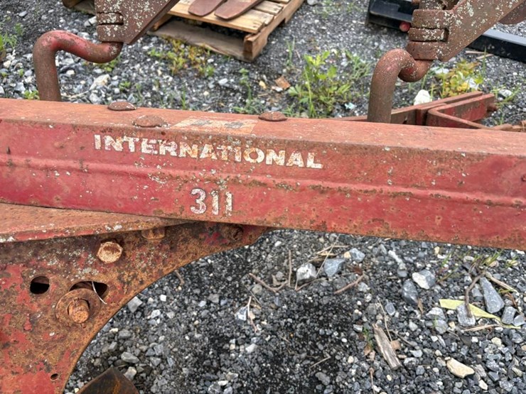 international-311-image-4