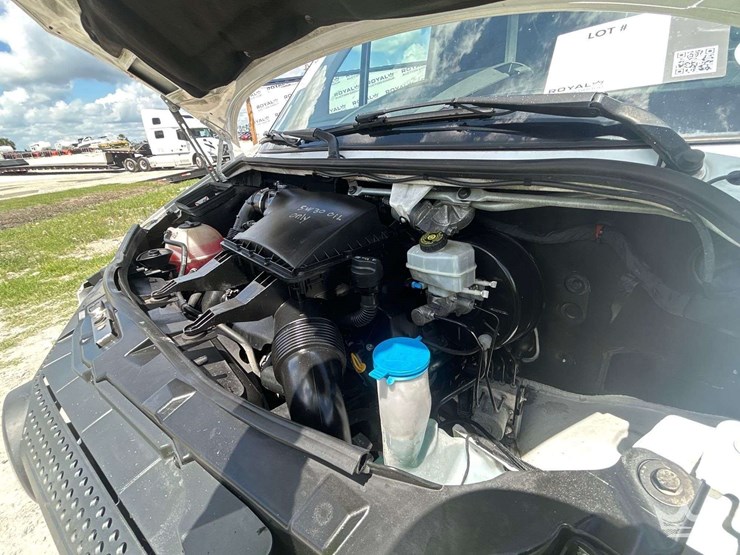 2016-mercedes-benz-sprinter-2500-image-9