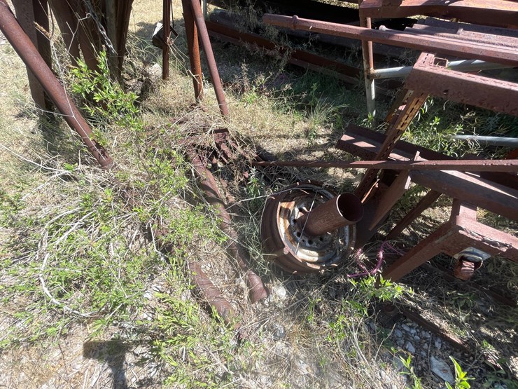 #1057-•-(2)-racks-and-metal-image-10
