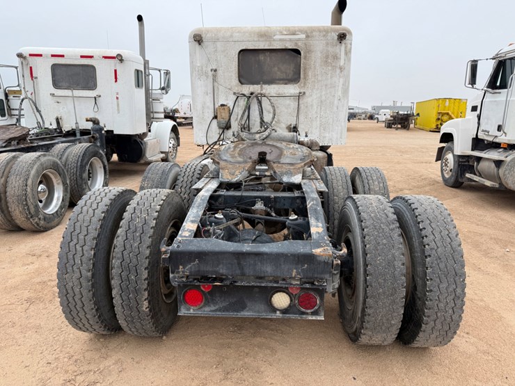 2013-peterbilt-367-image-5