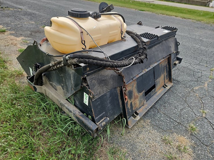 caterpillar-74"-bp18-pickup-sweeper-image-4