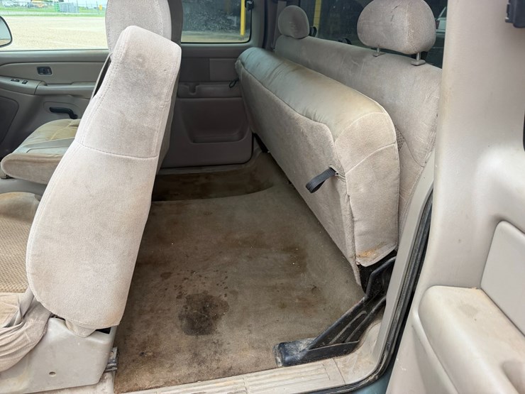 2002-chevrolet-silverado-2500hd-image-6