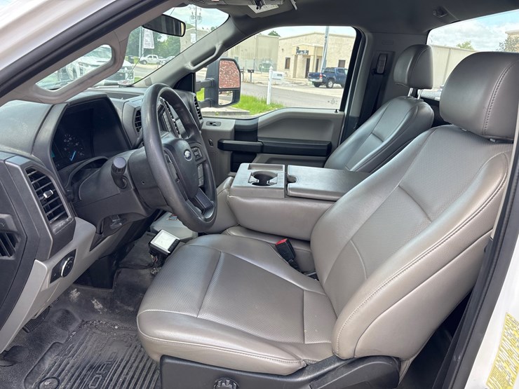 2020-ford-f550-image-11