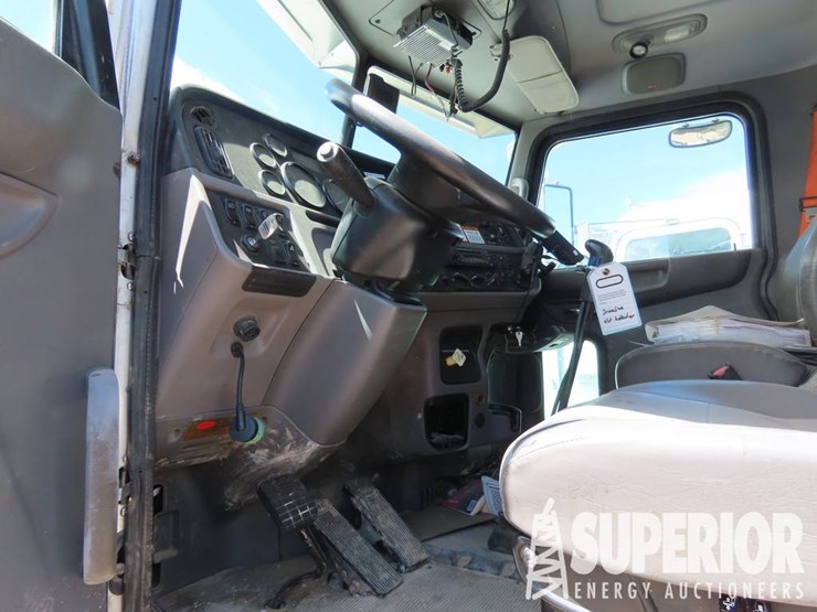 2012-peterbilt-367-image-9