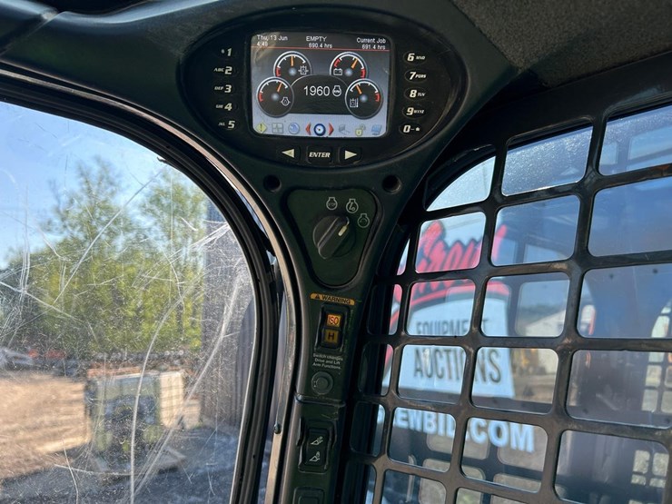2021-bobcat-t770-image-23