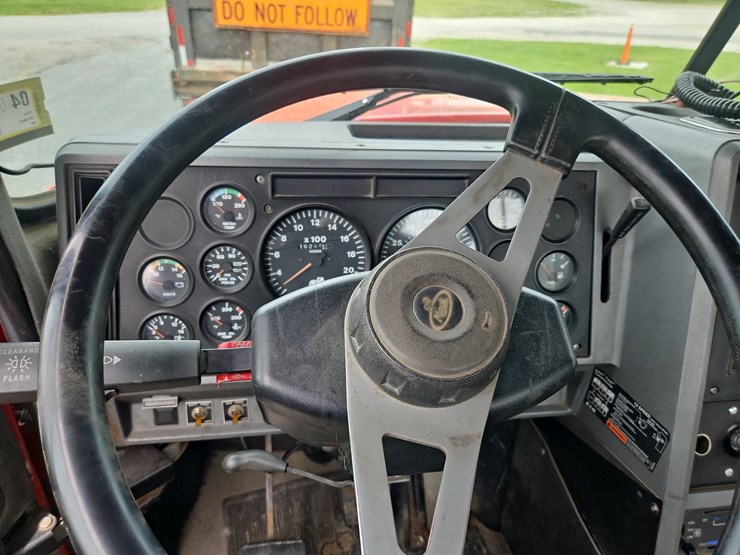 2000-mack-ch613-image-31