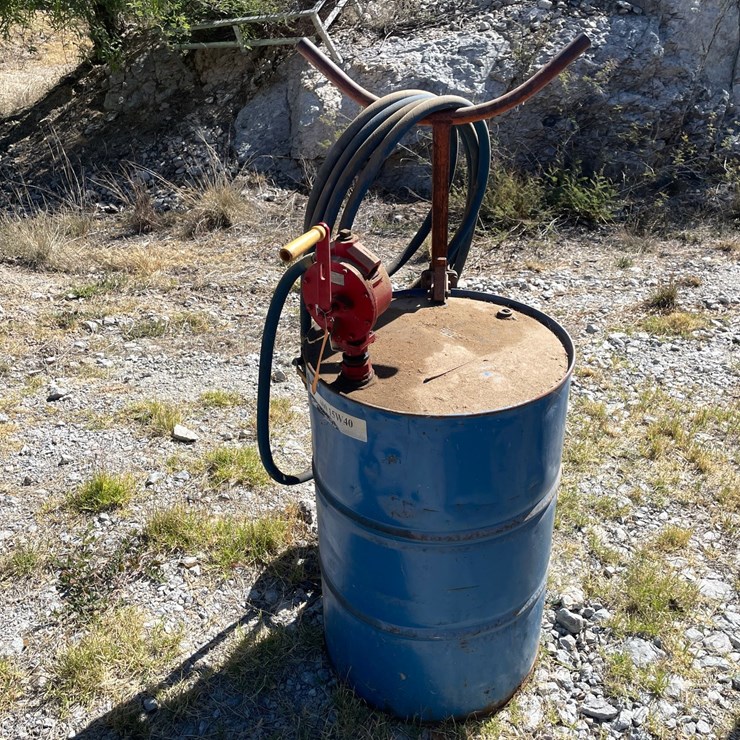 #1078 • Barrel with Hand Operated Pump