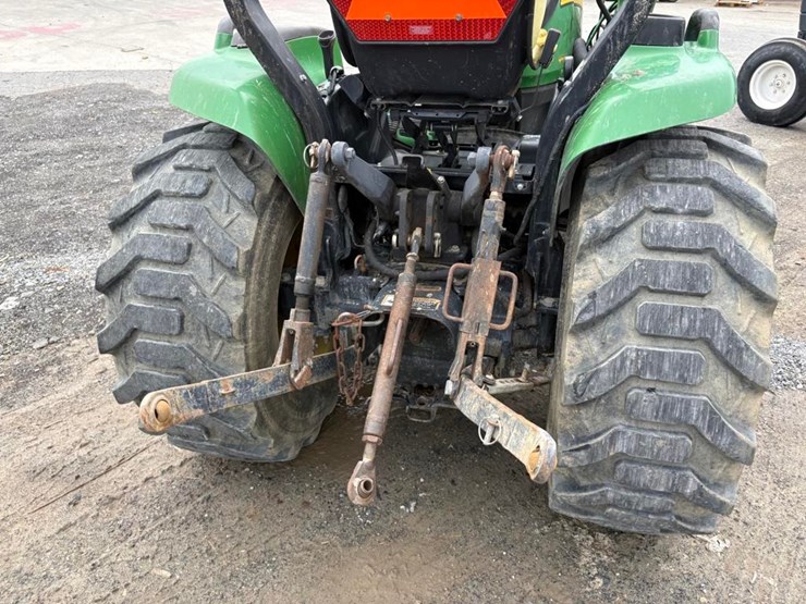 john-deere-3320-image-8