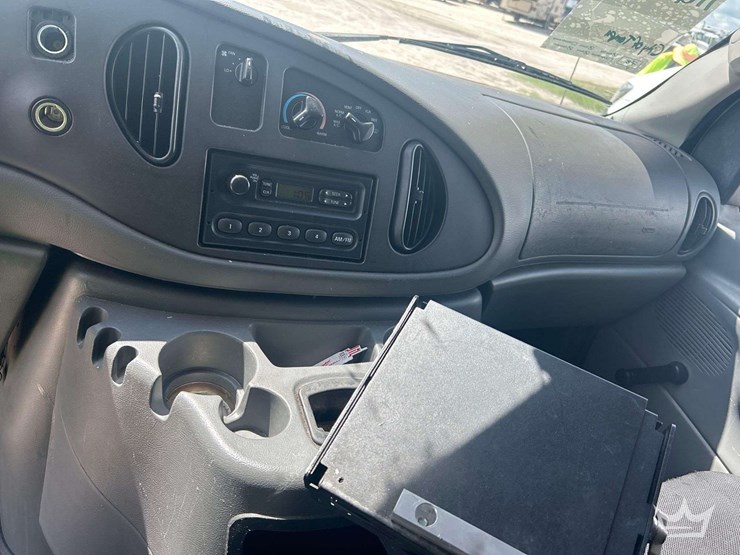 2005-ford-cargo-image-15
