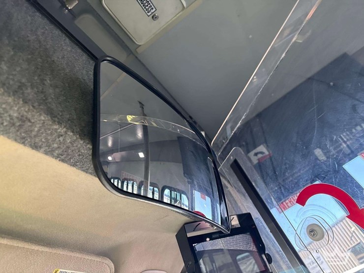 2014-chevrolet-express-shuttle-bus-image-14