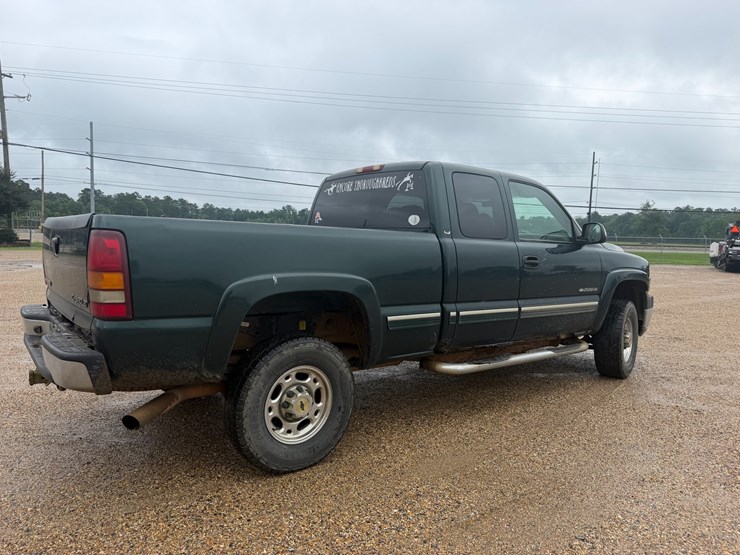 2002-chevrolet-silverado-2500hd-image-3