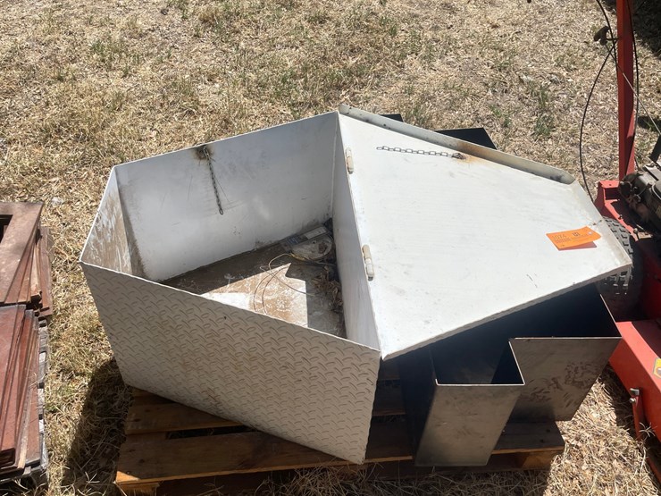 #1074-•-trailer-tool-box-image-3