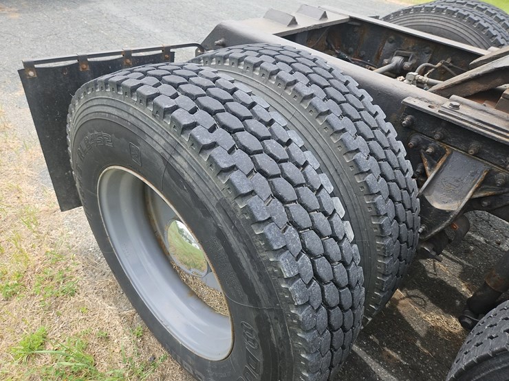 2000-mack-ch613-image-17