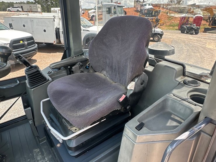 2012-deere-244j-image-9