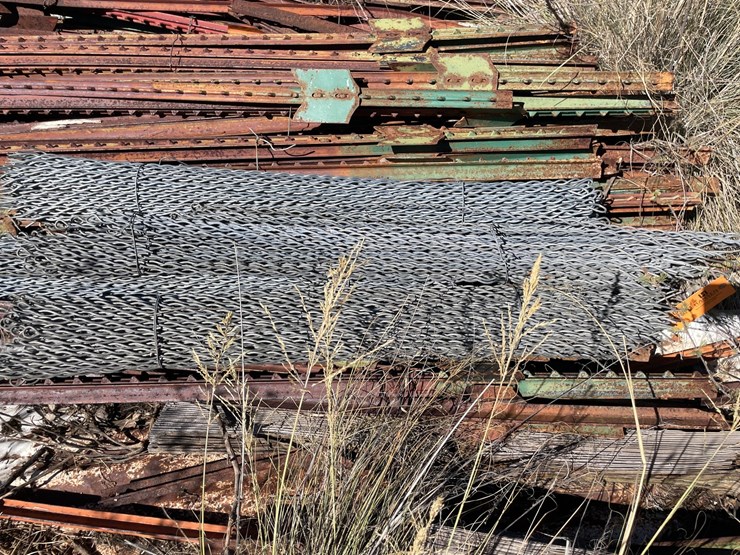 #1027-•-6'-t-posts-and-fence-staves-image-7