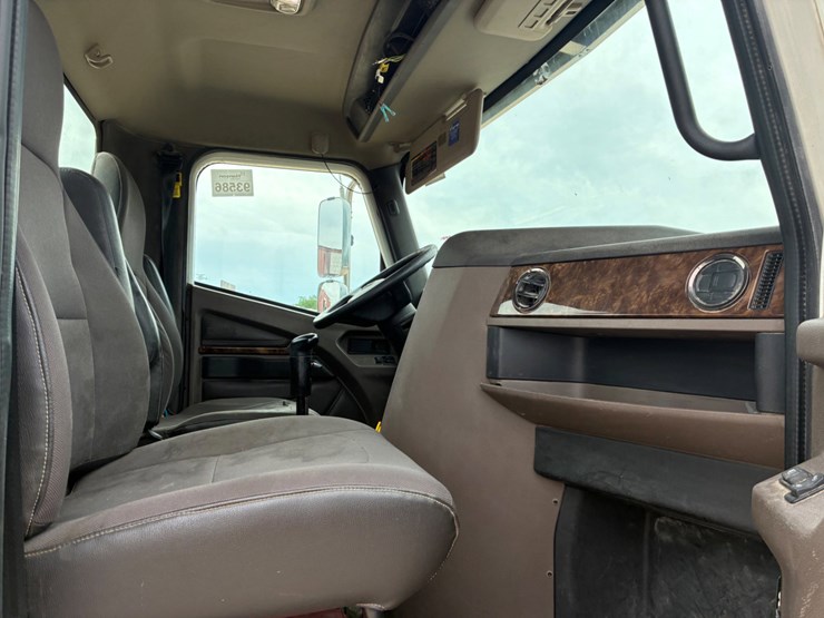 2019-international-hx620-image-8