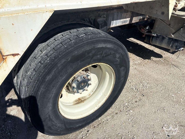 2017-peterbilt-337-image-41