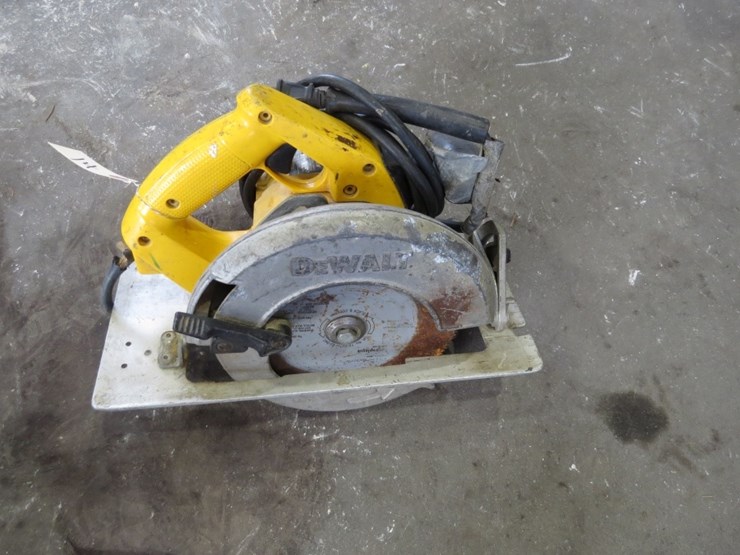 dewalt-dw359-circular-saw-image-1