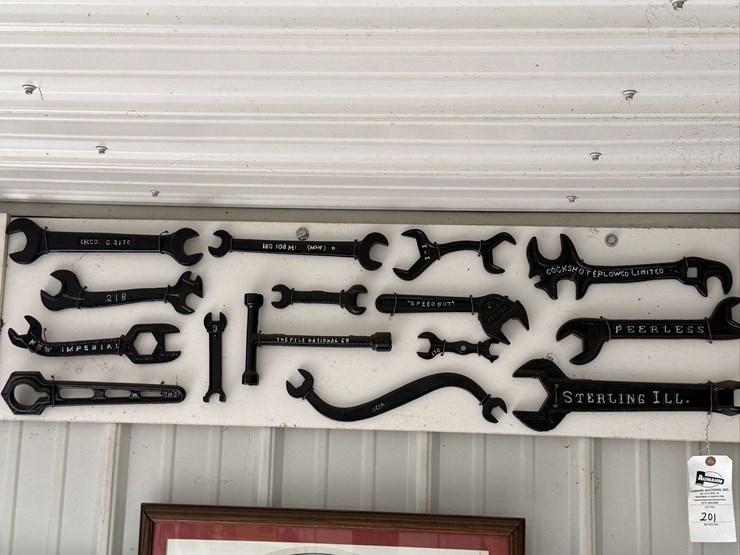 collection-of-assorted-wrenches-image-2