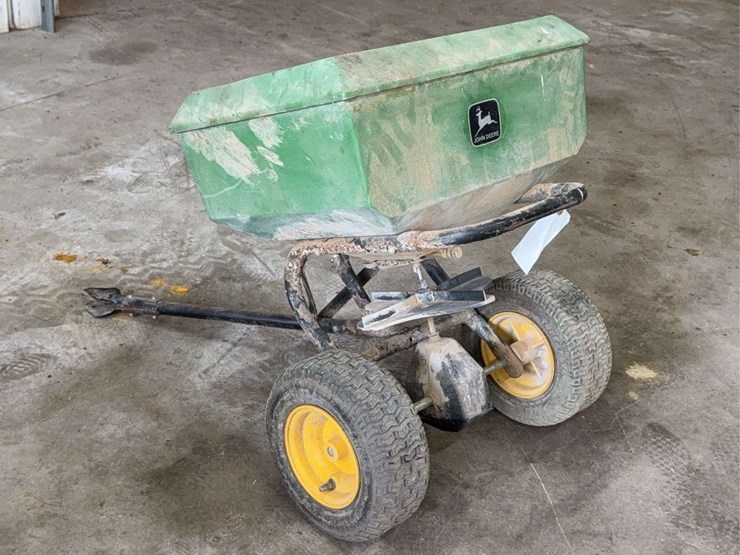 john-deere-ty24378-fertilizer-spreader-image-2