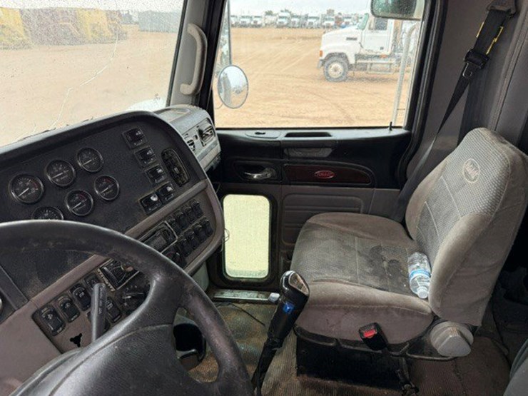 2013-peterbilt-367-image-11
