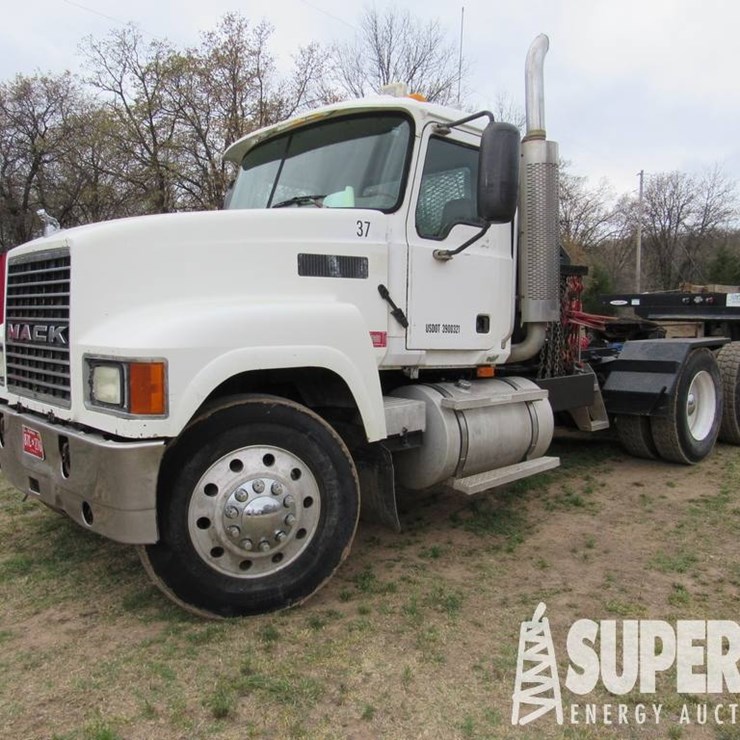 (x) 2006 MACK 6-Cyl T/A Winch Vacuum Truck Tractor...