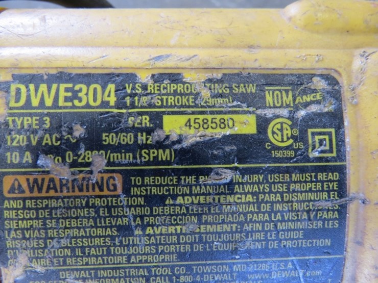 dewalt-dwe304-reciprocating-saw-image-3