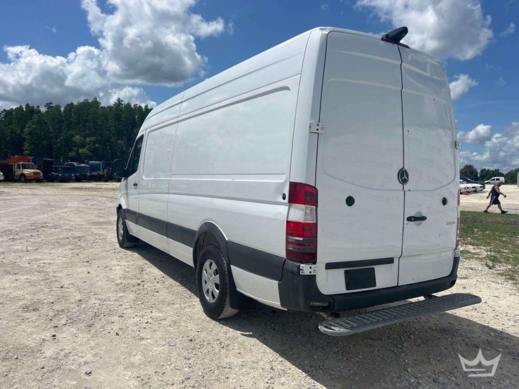 2016-mercedes-benz-sprinter-2500-image-4