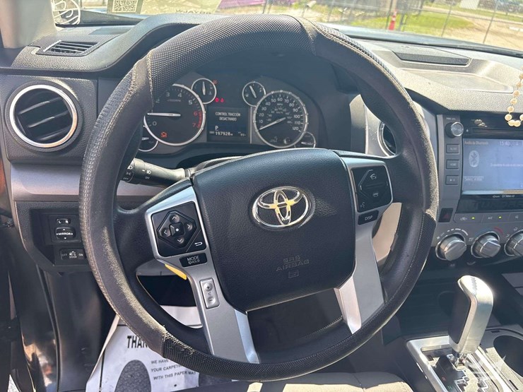 2016-toyota-tundra-image-10