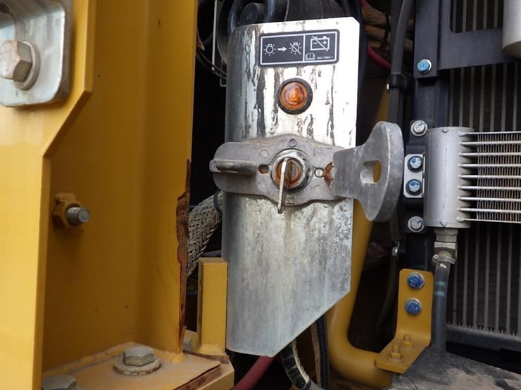 2019-caterpillar-335f-lcr-image-9