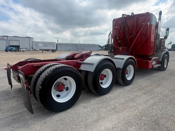 2011-kenworth-t800-image-5