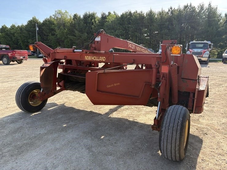 new-holland-1431-image-3