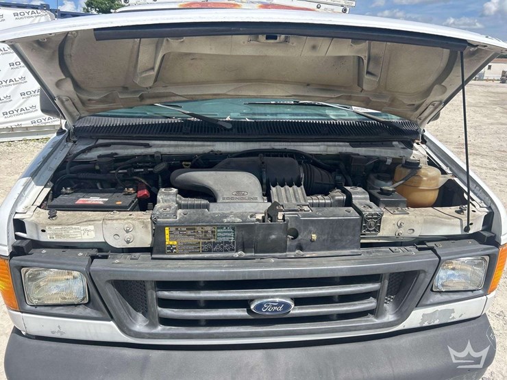 2005-ford-cargo-image-9