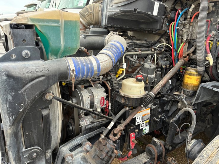 2019-peterbilt-579-image-16