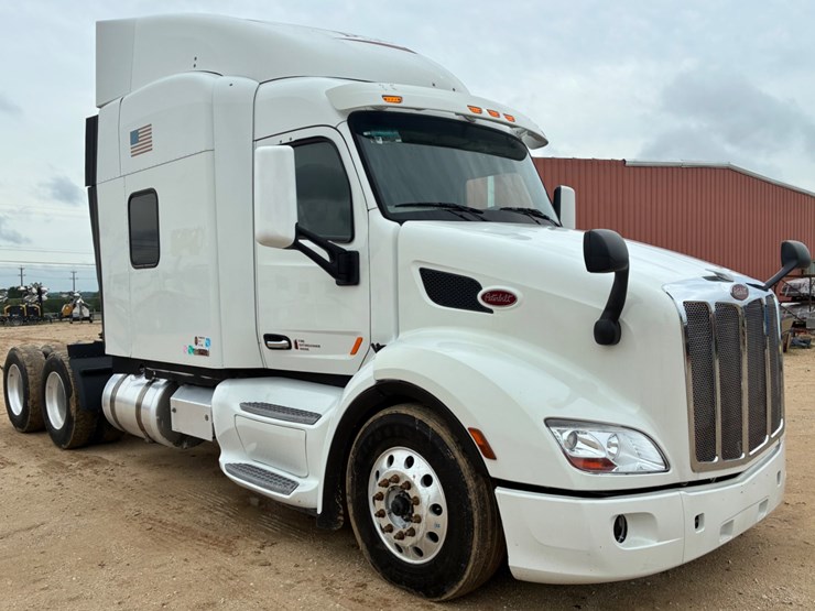 2019-peterbilt-579-image-3