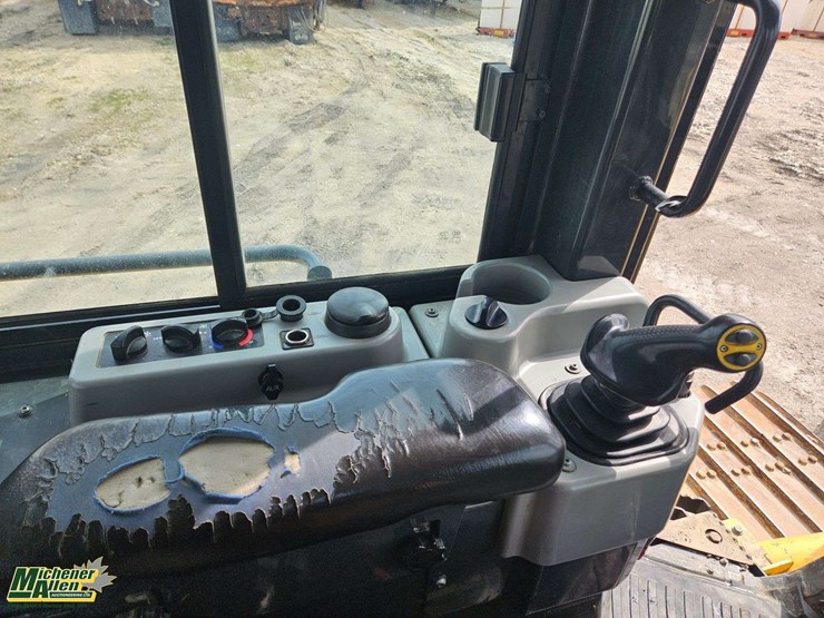 2017-komatsu-d61px-24-image-19