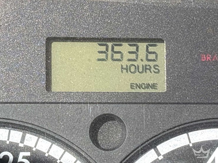 2007-freightliner-m2-106-image-8