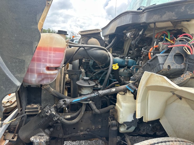 2005-international-durastar-4400-image-2