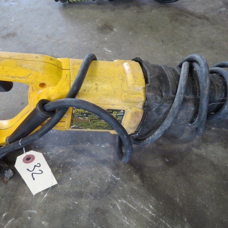 DEWALT DWE304 RECIPROCATING SAW