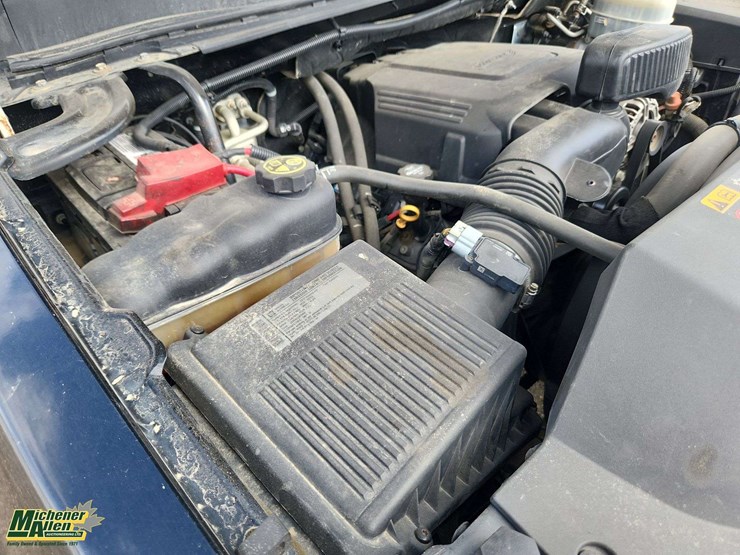 2012-chevrolet-silverado-3500-image-23
