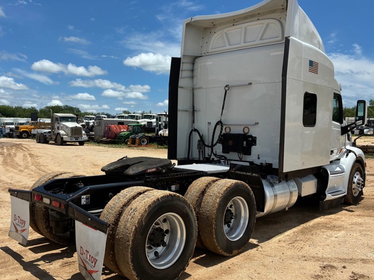 2019-peterbilt-579-image-4