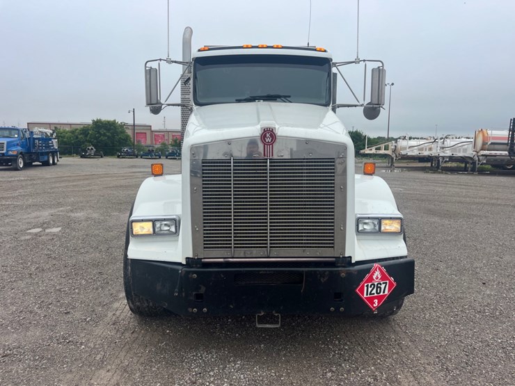 2015-kenworth-t800-image-2