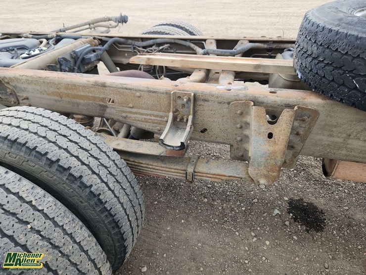 2011-chevrolet-silverado-3500-image-32