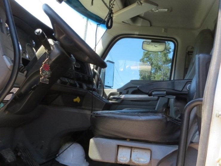 2017-kenworth-t880-image-13